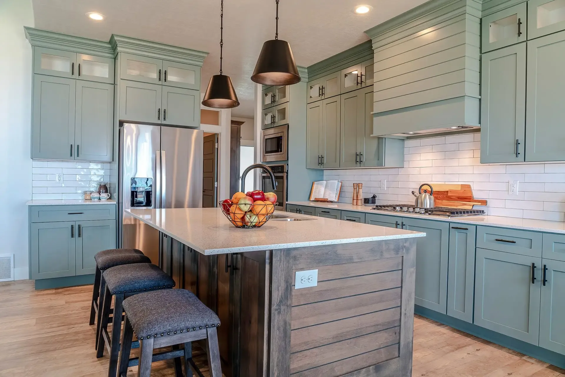 bigstock_kitchen_island_with_cushioned__401648630_dfg9soxdas5p472utmp7cg-1920x1280.webp